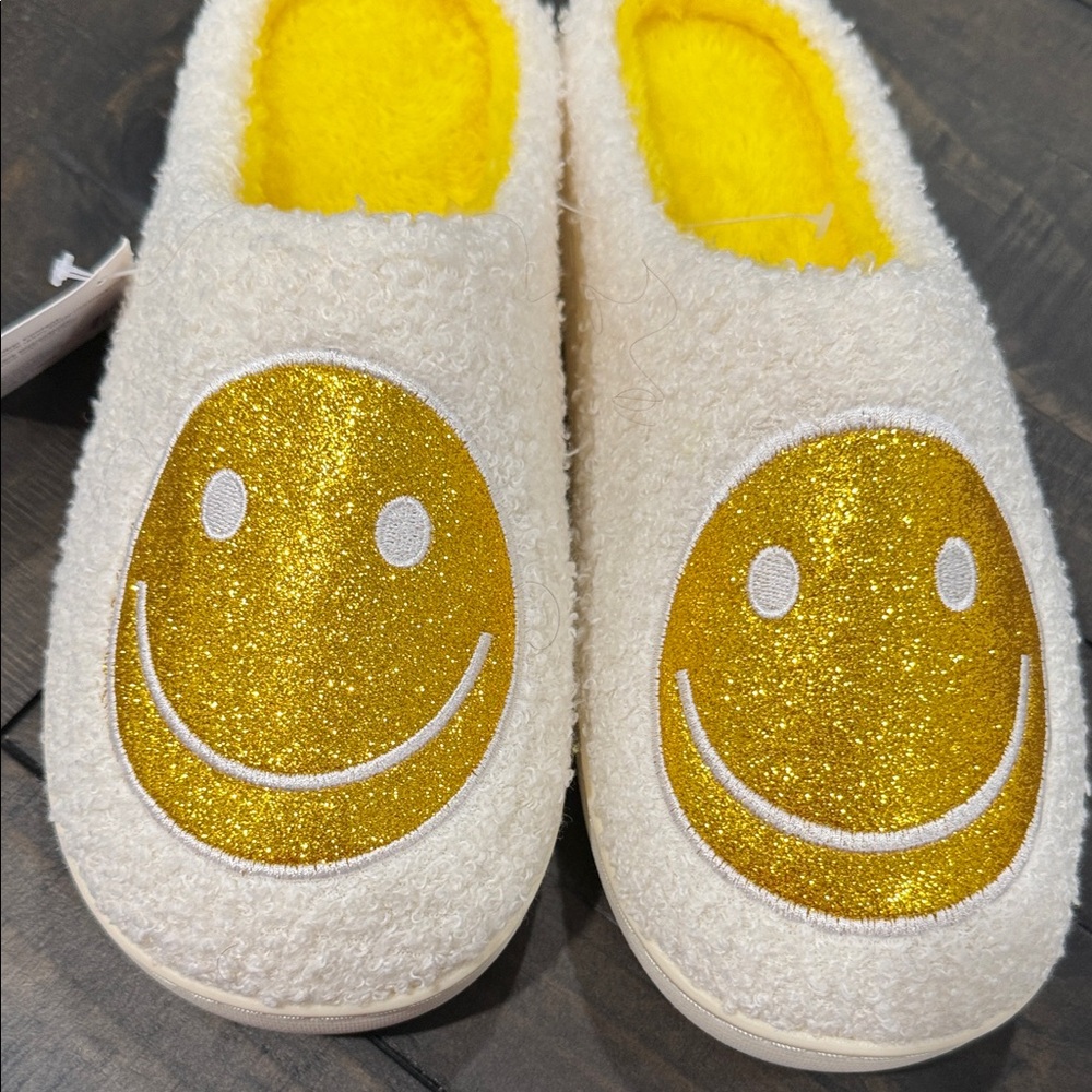 Ladies Fuzzy White and Gold Smiley Slippers